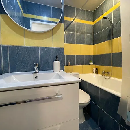 So Sukromnym Parkingom *