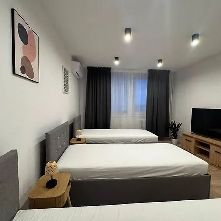 So Sukromnym Parkingom *